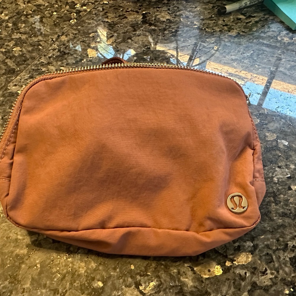 Lululemon EUC Everywhere Belt Bag Spiced Chai Original Continuous Strap Pink